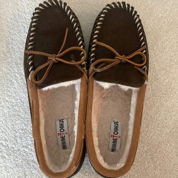 Minnetonka Slippers - Picture 2 of 4